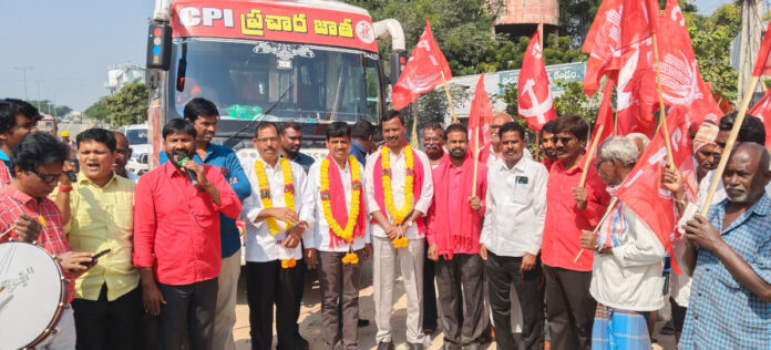 దేశం కోసం పోరాటం చేయని వారు దేశభక్తులుగా కొనియాడుతున్నారు