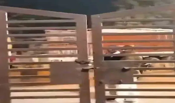 బీహార్ కౌంటింగ్ కేంద్రంలో లారీలు..