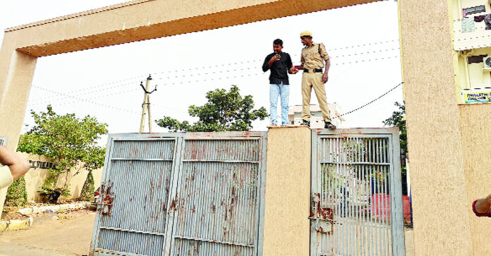 మాభూమి మాకు ఇప్పించండి