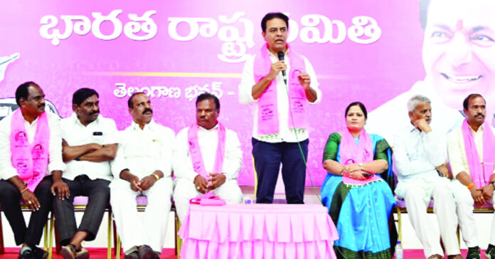 రియల్ ఎస్టేట్ ఏజెంట్లా సీఎం రేవంత్రెడ్డి