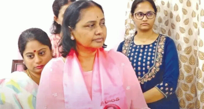 Maganti Sunitha is angry with the police's behavior.