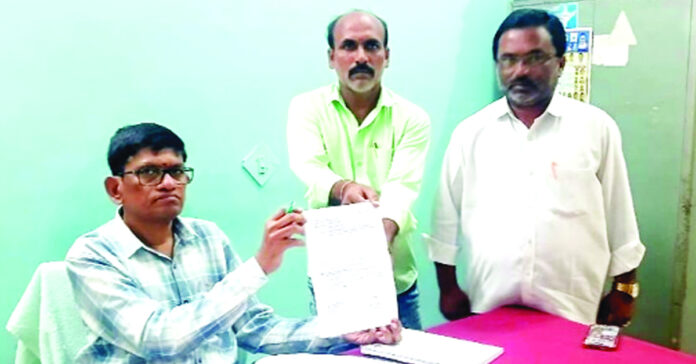 బీసీ ఓటర్లున్న తండాలో ఎస్టీకి రిజర్వు