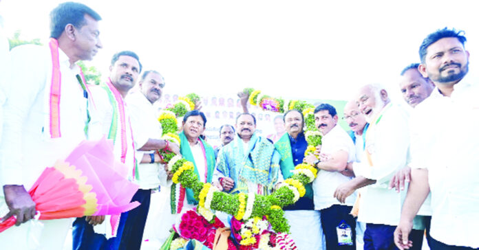 బీసీ బిల్లుపై బీజేపీ ఎంపీలు నోరు మెదపరేం?