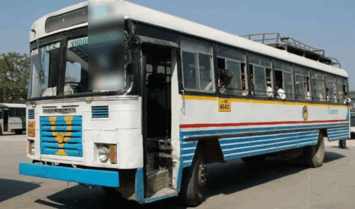 ఆర్టీసీ బస్సులో మంటలు.. తృటిలో తప్పిన ప్రమాదం