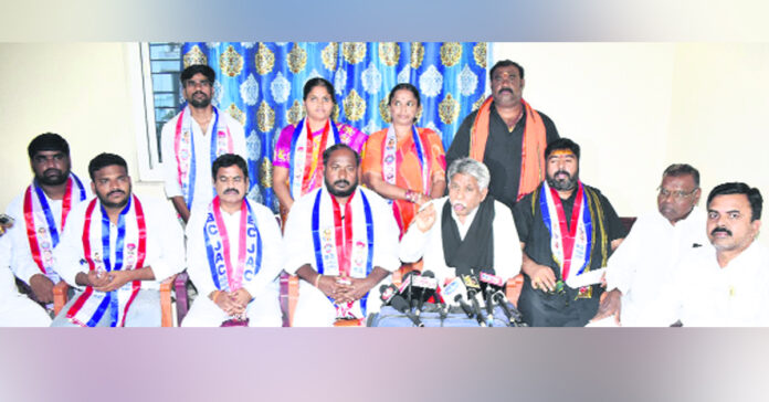 కాంగ్రెస్, బీజేపీలు బీసీ బిల్లు ఆమోదానికి కృషి చేయాలి