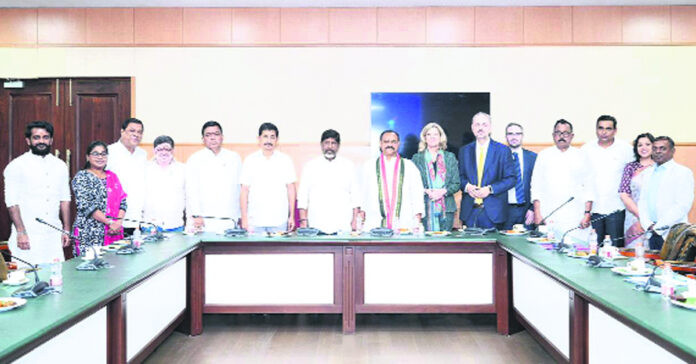 ప్రజాస్వామ్య విలువలు కాపాడేందుకు కలిసి పని చేద్దాం