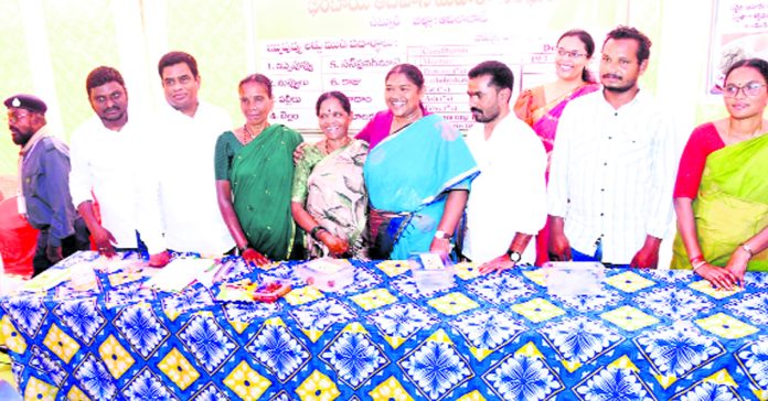 ఆర్థికాభివృద్ధిలో స్ఫూర్తిదాయకం