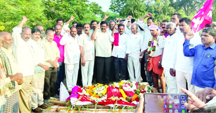 సీపీఐ(ఎం) జిల్లా నాయకులు బండ శ్రీశైలానికి పితృవియోగం
