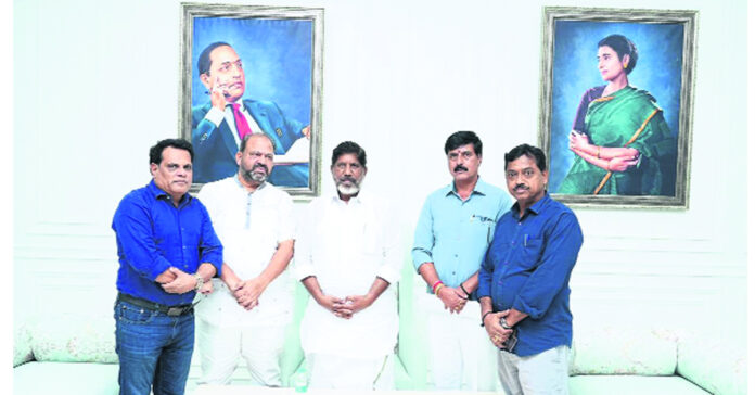 ఉద్యోగుల సమస్యలు పరిష్కరించాలి