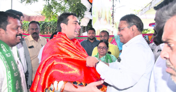 If we fight together, we will rule the kingdom.