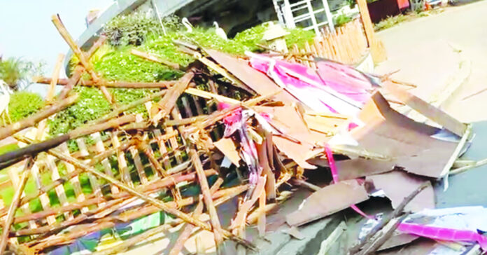 ఫ్లెక్సీల తొలగింపుపై రగడ