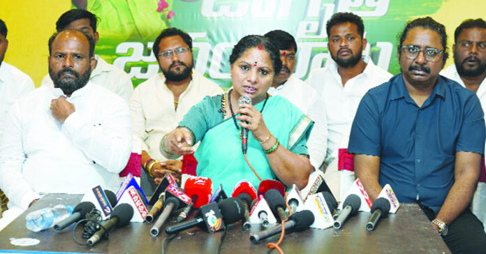 కేసీఆర్ కండ్లకు గంతలు కట్టిన హరీశ్రావు