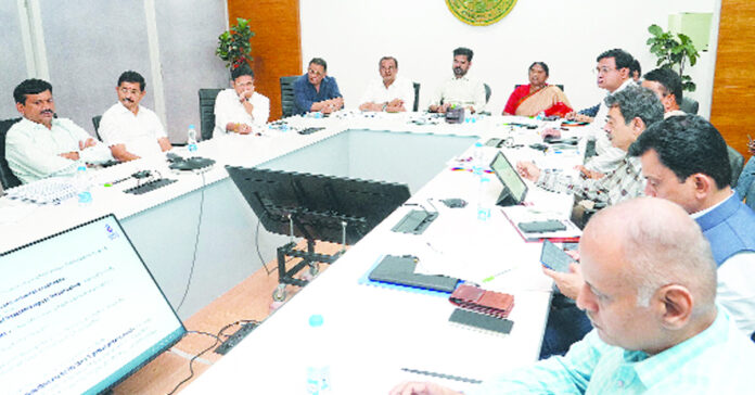 పాలసీ పెరాలసిస్ ఉండొద్దు