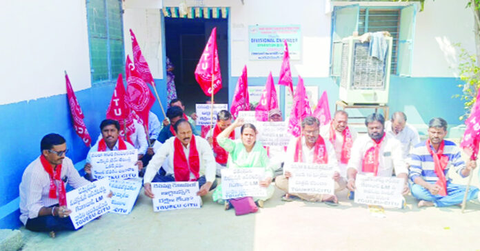 Lineman who attacked substation operator should be suspended