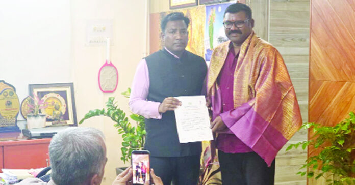 టీచర్ లక్ష్మీకాంతన్ భేష్