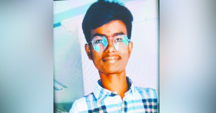 చెరువులో పడి.. గురుకుల ఇంటర్ విద్యార్థి మృతి