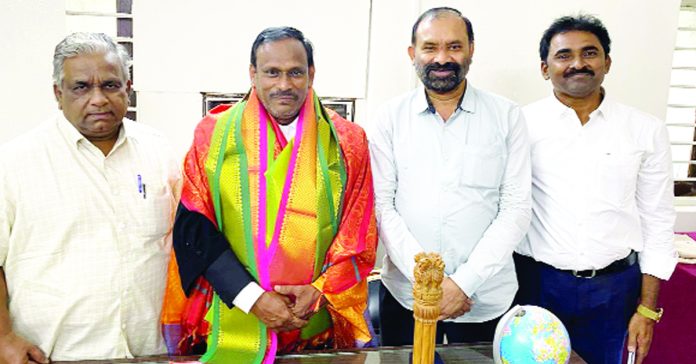 హైకోర్టు అడ్మినిస్ట్రేటర్ జనరల్గా సోమా శ్రీనివాసరావు బాధ్యతల స్వీకరణ