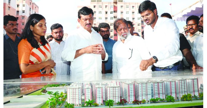 కొల్లూరు ‘డబుల్’ ఇండ్లలో అన్ని వసతులు కల్పిస్తాం