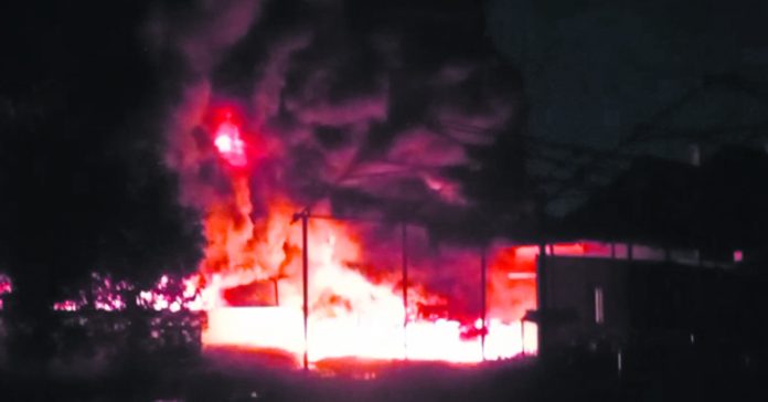 రసాయన పరిశ్రమలో భారీ అగ్నిప్రమాదం..ఎగిసి పడుతున్న మంటలు