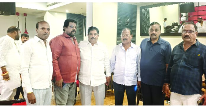 నవీన్యాదవ్కు మజ్దూర్ యూనియన్ మద్దతు