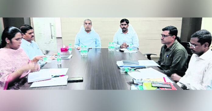 Pay compensation to the sugarcane workers