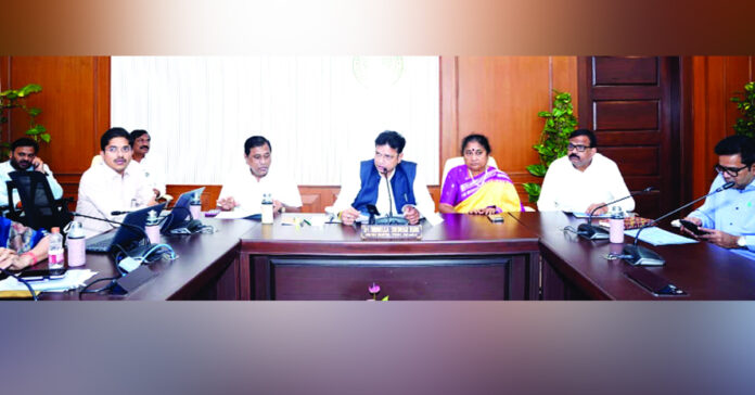 చెరుకు రైతుల సమస్యలపై ఉన్నతాధికారుల కమిటీ