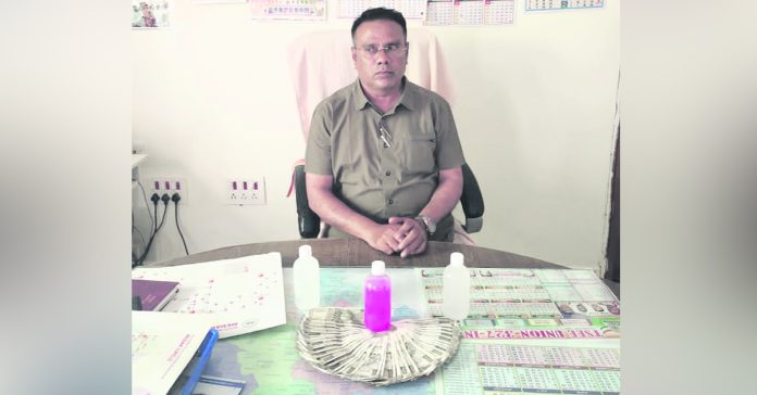 Untitled-66 copy ACB arrests DE Sheikh Chand Sharif Basha for electricity