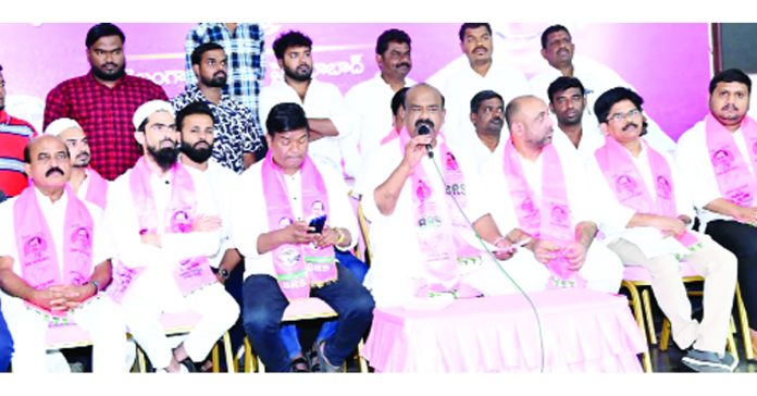 రేవంత్రెడ్డిపై చర్యలు తీసుకోండి