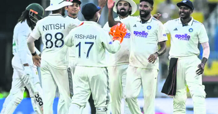 చెమటోడ్చిన బౌలర్లు