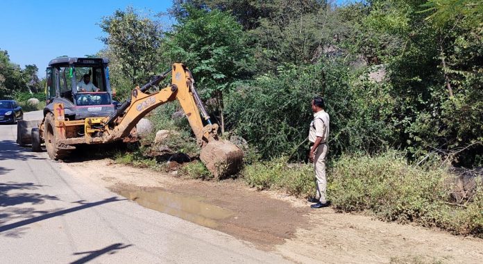 Urukonda Head Constable in community service..