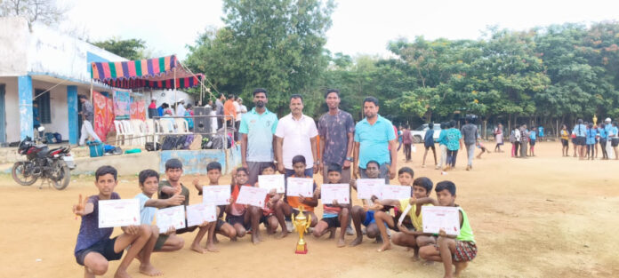 Urukondapet students in district level Khokho competitions..