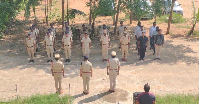 కల్వకుర్తి పోలీస్ స్టేషన్ లో వందేమాతర గీతలాపన