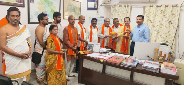 Vedic scholars blessings to the Collector