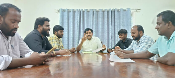 గ్రామ పరిపాలన ఉద్యోగుల ఆవిర్భావ సభకు తరలిరావాలి