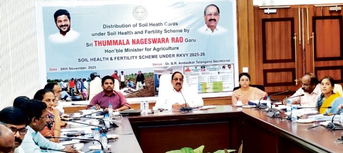 ఎకరాకు 25 క్వింటాళ్ల మక్కలు కొనాలి