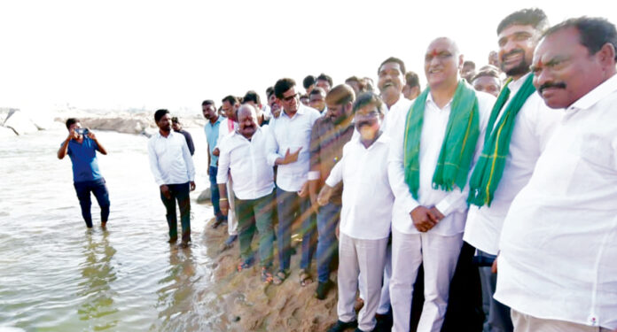 ఇసుక మాఫియా పనే..