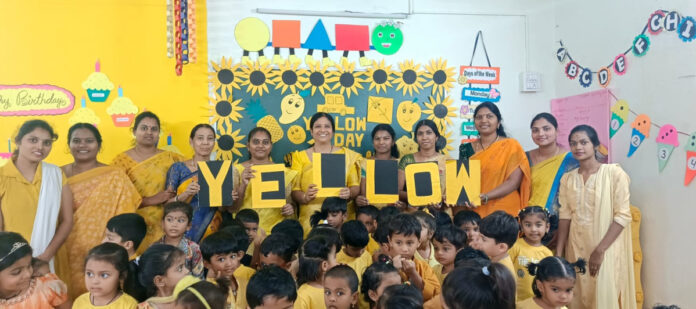 స్మైల్ పాఠశాలలోఎల్లో కలర్ డే సంబరాలు