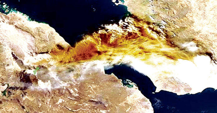 ఢిల్లీపై బూడిద మేఘాలు