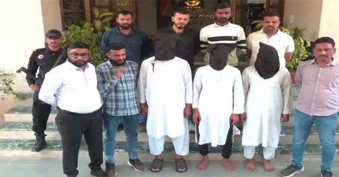 గుజరాత్లో ముగ్గురు ఉగ్రవాదులు అరెస్ట్