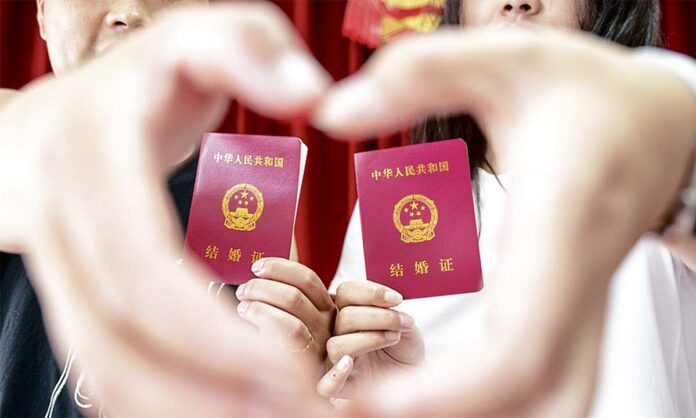 నూతన దంపతులకు ఓచర్లు!