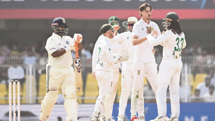 పట్టు చేజారుతోంది..