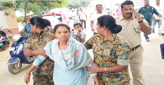 కలెక్టరేట్ ఎదుట అడ్వకేట్ ఆత్మహత్యాయత్నం