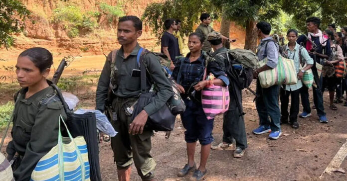 28 మంది మావోయిస్టులు సరెండర్