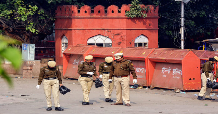 పశ్చిమ బెంగాల్ రాజ్భవన్లో పోలీసుల సోదాలు