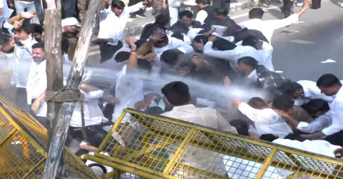 రాజస్థాన్లో ఉద్రిక్తత..ఆందోళనకారులపై వాటర్ పిరంగులు