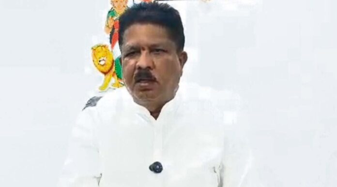 నీ కబ్జాల చిట్టా విప్పితే తట్టుకోలేవ్..