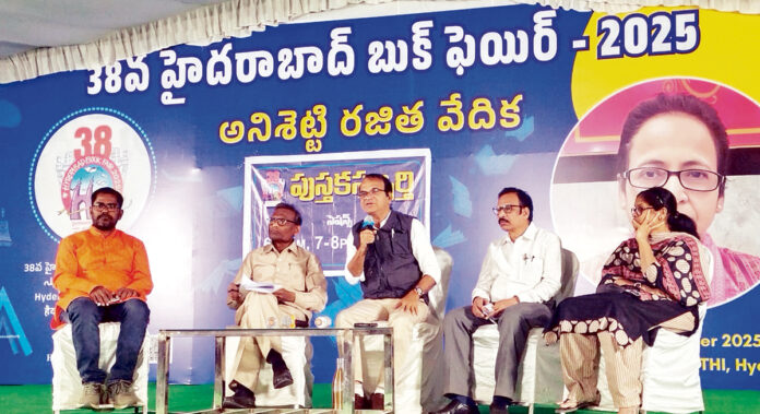 అజ్ఞానాన్ని తొలగించే జ్ఞాన దీపాలు గ్రంథాలయాలు