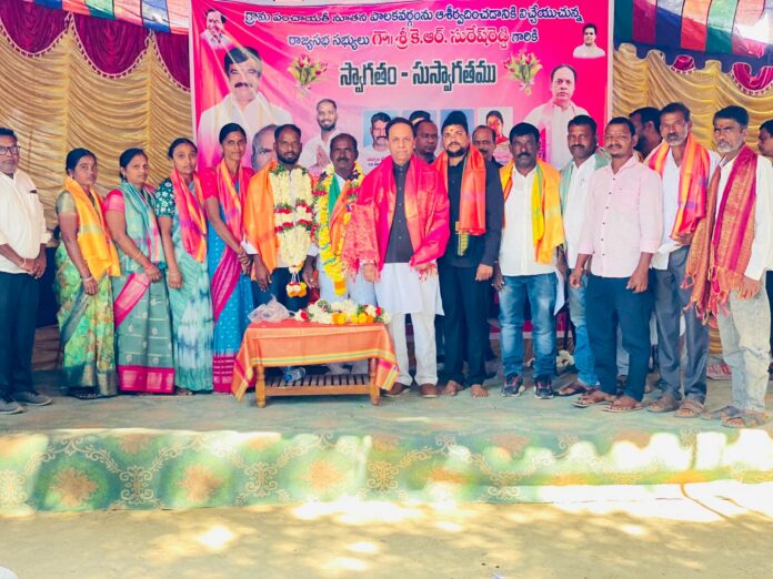 గ్రామాన్ని ఆదర్శ గ్రామంగా తీర్చిదిద్దాలి