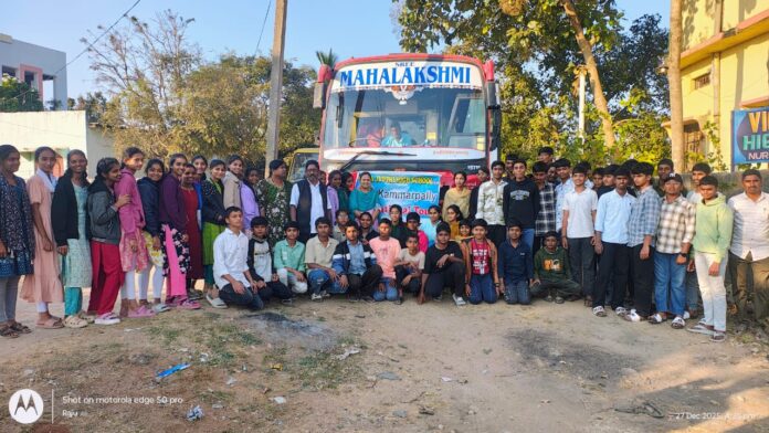 స్టడీ టూర్ లో విజ్ఞాన జ్యోతి విద్యార్థులు