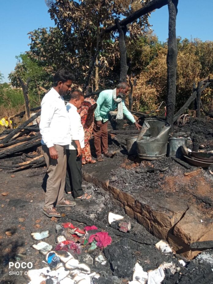 నివాస గుడిసెకు అగ్ని ప్రమాదం..బాధితుల కుటుంబాలను ప్రభుత్వం ఆదుకోవాలి